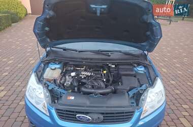 Хэтчбек Ford Focus 2010 в 