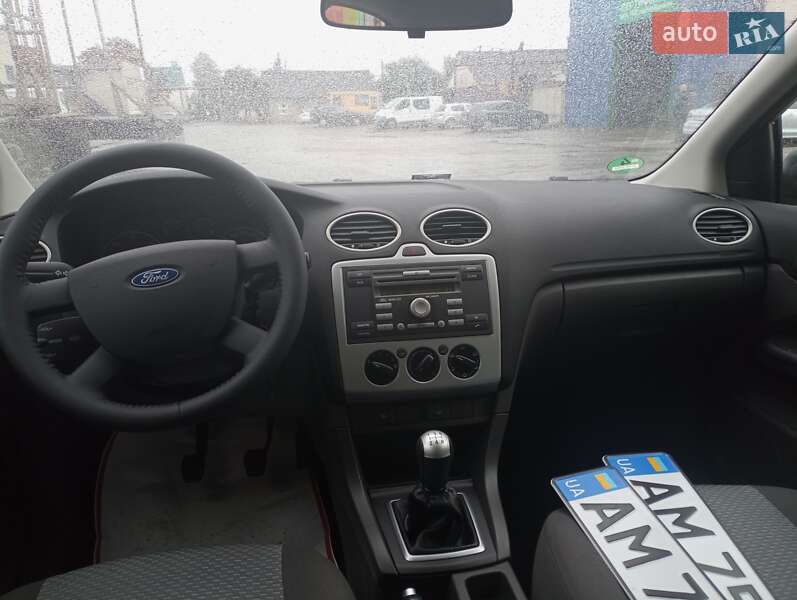 Хэтчбек Ford Focus 2006 в Житомире