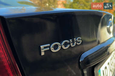 Седан Ford Focus 2011 в 