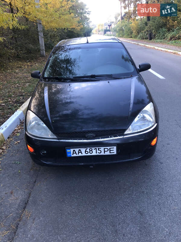 Хетчбек Ford Focus 2001 в 