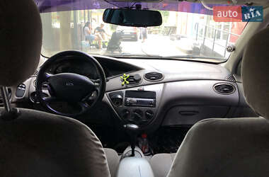 Хетчбек Ford Focus 2001 в 