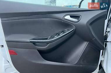 Хэтчбек Ford Focus 2013 в 