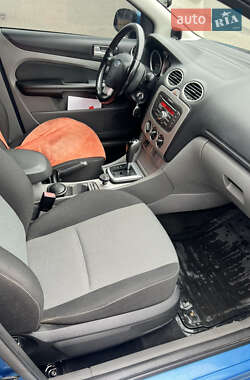 Хэтчбек Ford Focus 2010 в 