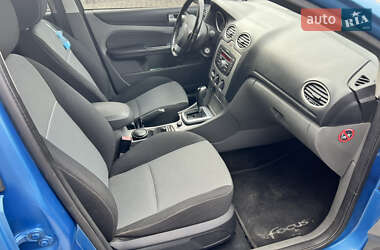 Хэтчбек Ford Focus 2010 в 