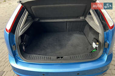 Хэтчбек Ford Focus 2010 в 