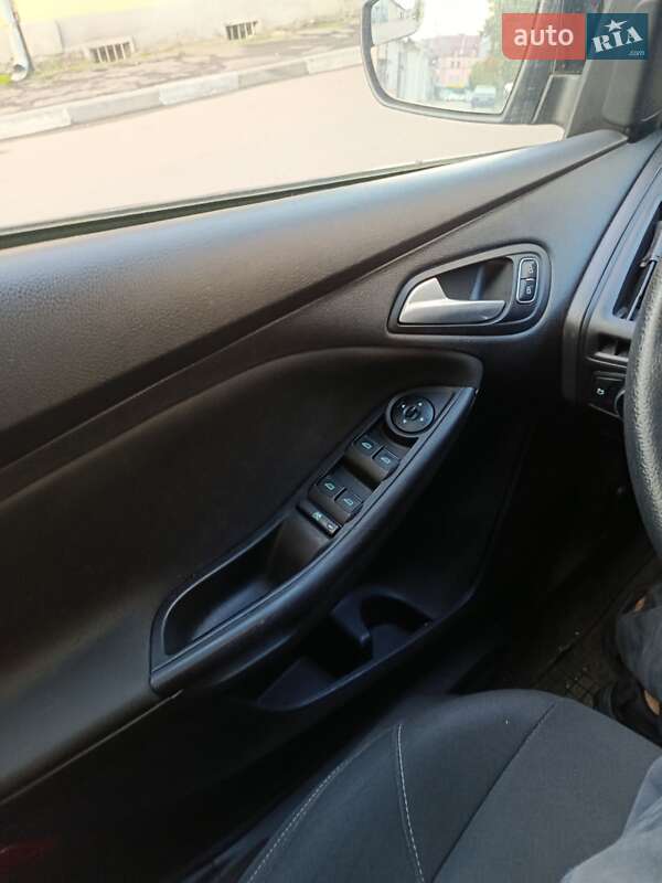Седан Ford Focus 2015 в Стрию