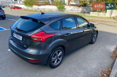 Хэтчбек Ford Focus 2015 в 