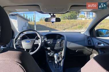 Хэтчбек Ford Focus 2015 в 