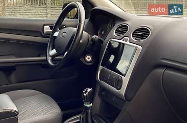 Хетчбек Ford Focus 2005 в 