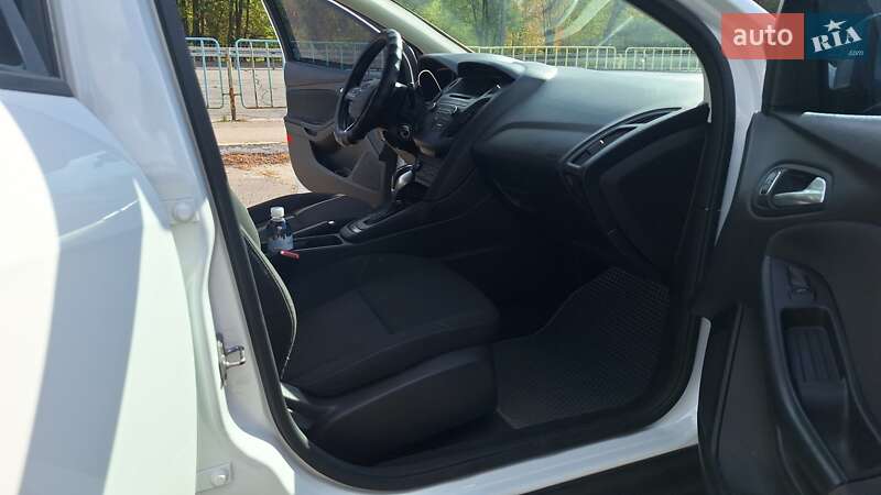 Седан Ford Focus 2015 в Дніпрі