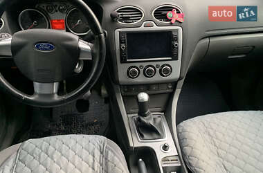 Хэтчбек Ford Focus 2006 в 