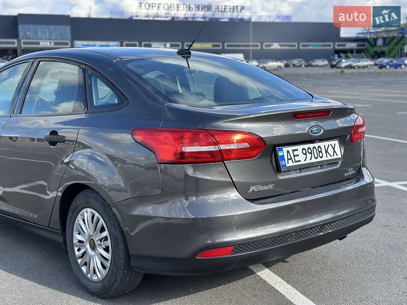 Седан Ford Focus 2015 в Дніпрі