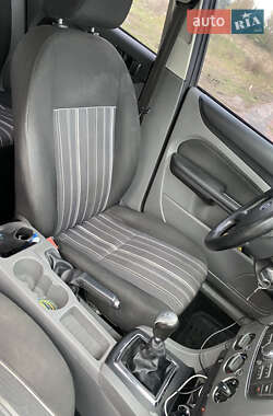 Хетчбек Ford Focus 2011 в 