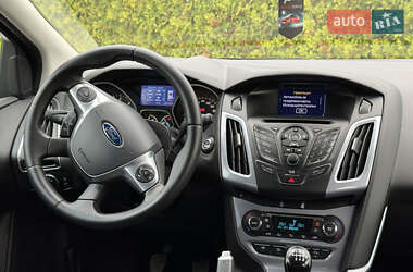 Хэтчбек Ford Focus 2013 в 