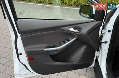 Хэтчбек Ford Focus 2013 в 
