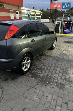 Хетчбек Ford Focus 2004 в 