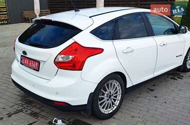 Хетчбек Ford Focus 2013 в 