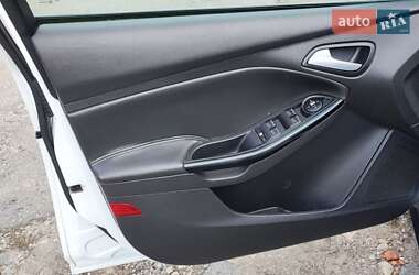 Хетчбек Ford Focus 2013 в 