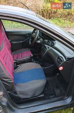 Седан Ford Focus 2004 в 