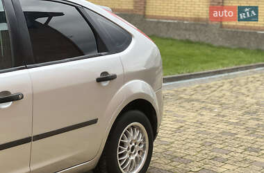 Хетчбек Ford Focus 2005 в 