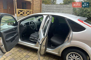 Хетчбек Ford Focus 2005 в 