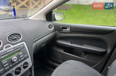 Хетчбек Ford Focus 2005 в 