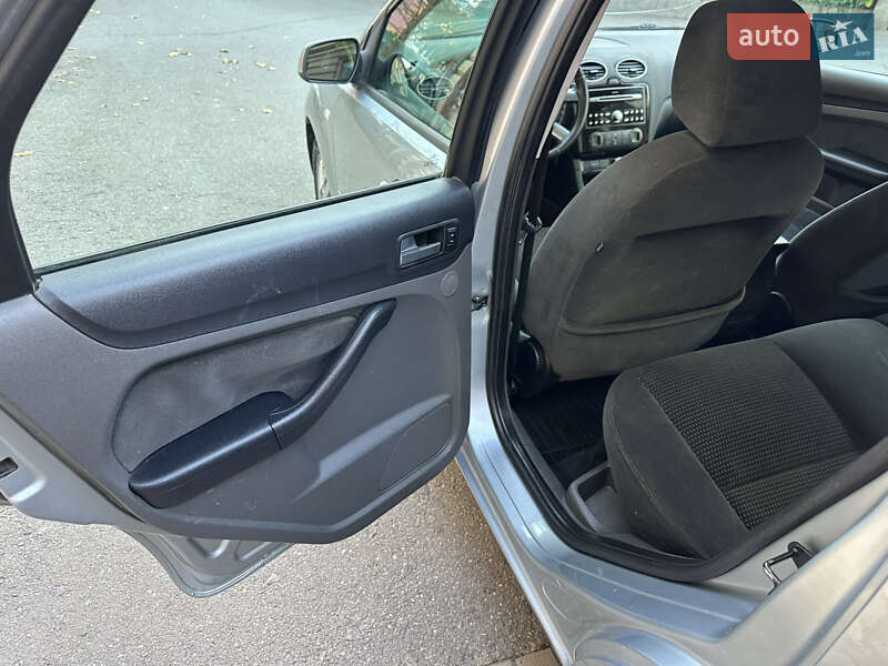Хетчбек Ford Focus 2005 в Чернівцях фото 23 Хетчбек Ford Focus 2005 в Чернівцях