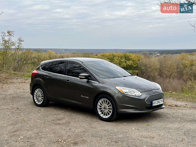 Хэтчбек Ford Focus 2015 в Чугуеве