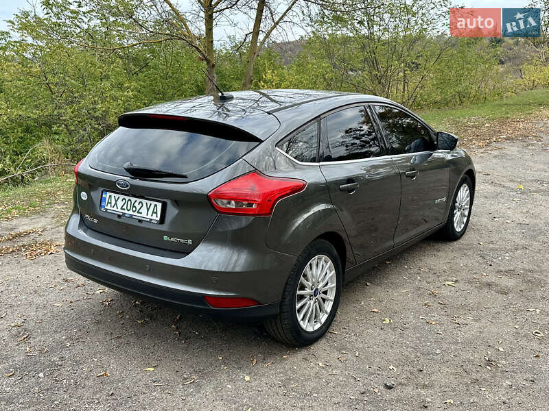 Хэтчбек Ford Focus 2015 в Чугуеве