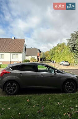 Хэтчбек Ford Focus 2012 в 