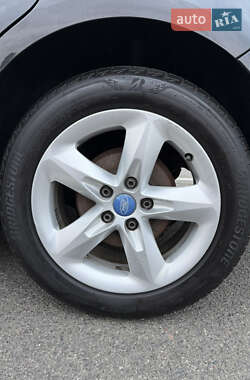 Хэтчбек Ford Focus 2010 в 