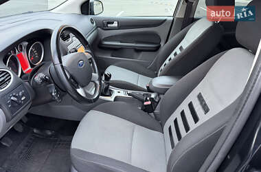 Хэтчбек Ford Focus 2010 в 