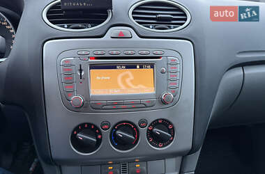 Хэтчбек Ford Focus 2010 в 