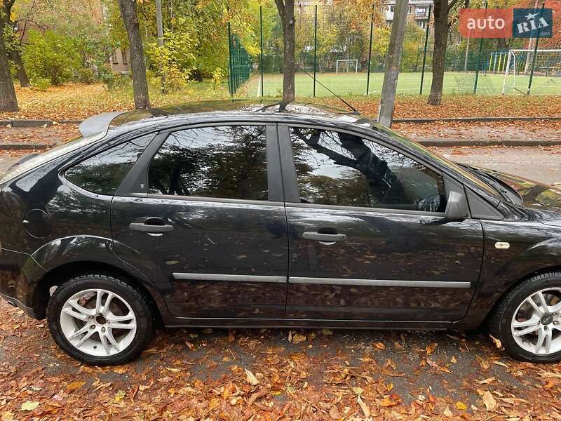 Хэтчбек Ford Focus 2006 в Киеве