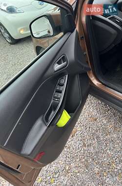 Хэтчбек Ford Focus 2013 в 