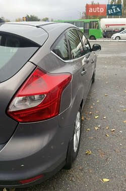 Хэтчбек Ford Focus 2013 в 