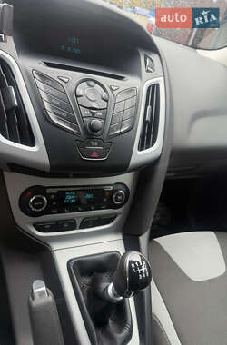 Хэтчбек Ford Focus 2013 в 
