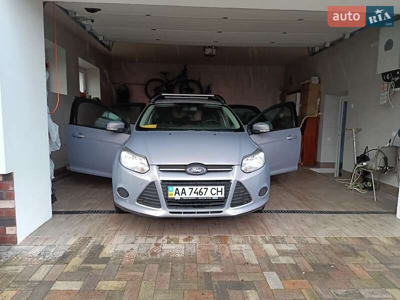 Хетчбек Ford Focus 2013 в 