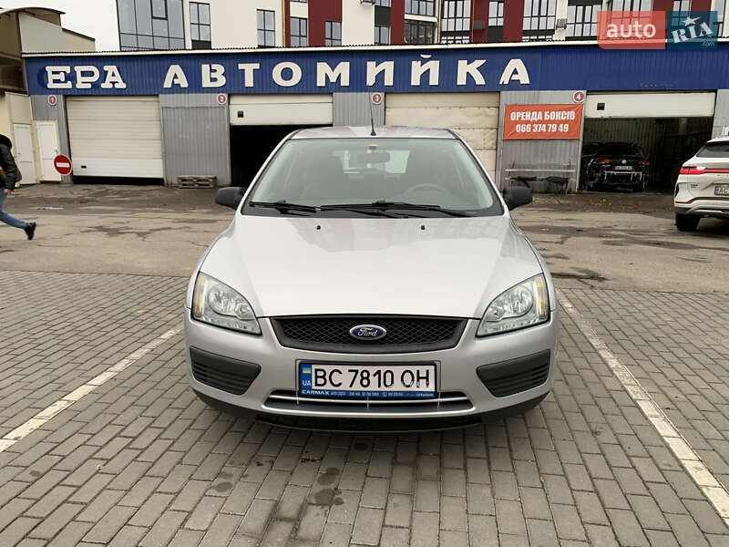 Хетчбек Ford Focus 2005 в 