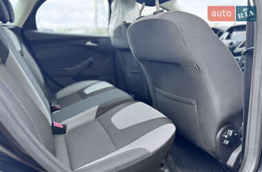 Хэтчбек Ford Focus 2011 в 