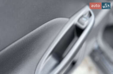 Хэтчбек Ford Focus 2011 в 