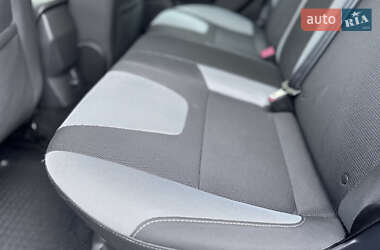Хэтчбек Ford Focus 2011 в 