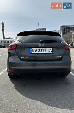 Хэтчбек Ford Focus 2015 в 