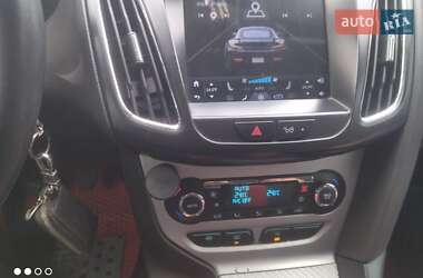 Хетчбек Ford Focus 2013 в 