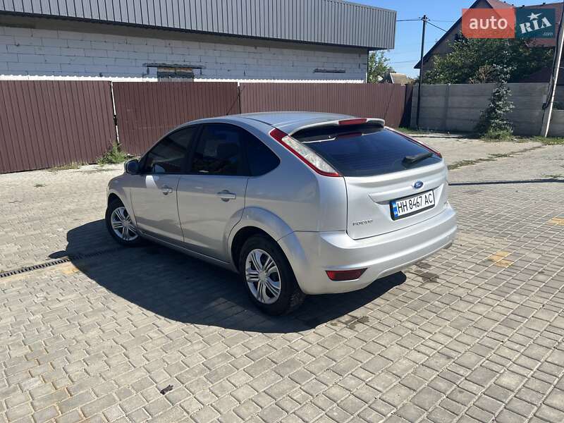 Хэтчбек Ford Focus 2011 в Раздельной