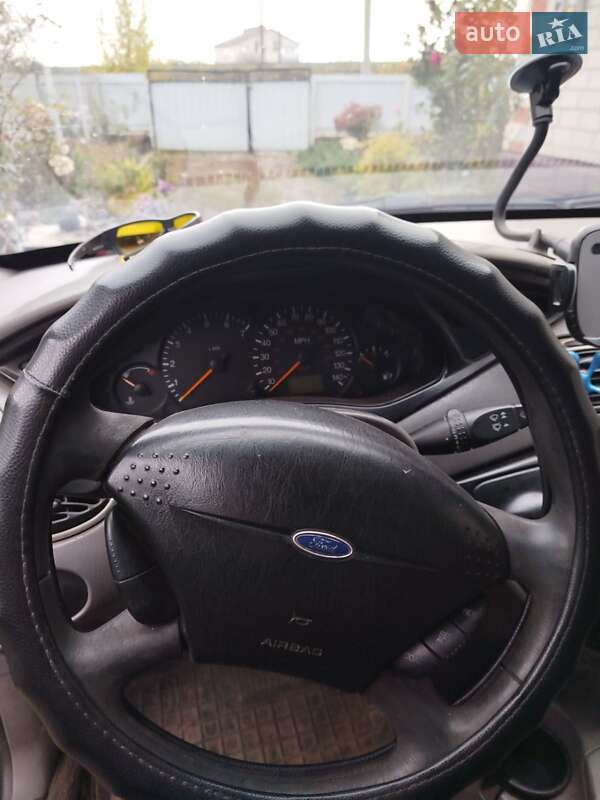 Седан Ford Focus 2001 в Кам'янці