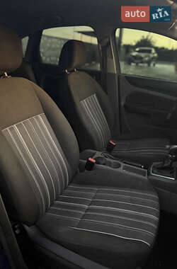 Хэтчбек Ford Focus 2011 в 