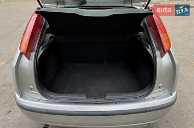 Хэтчбек Ford Focus 2004 в 