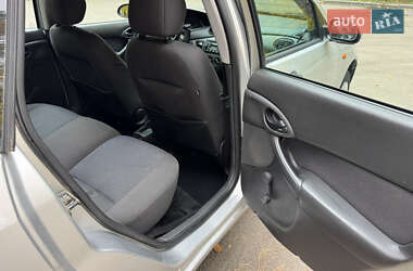 Хэтчбек Ford Focus 2004 в 