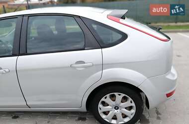 Хэтчбек Ford Focus 2010 в 